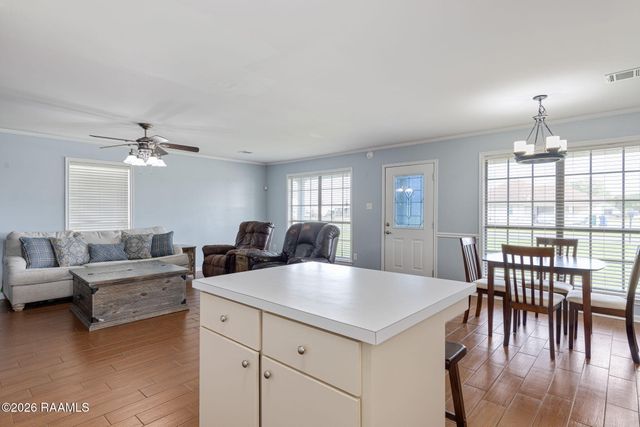 1608 E B North Street, Rayne, LA 70578