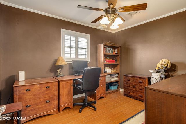 1608 E B North Street, Rayne, LA 70578