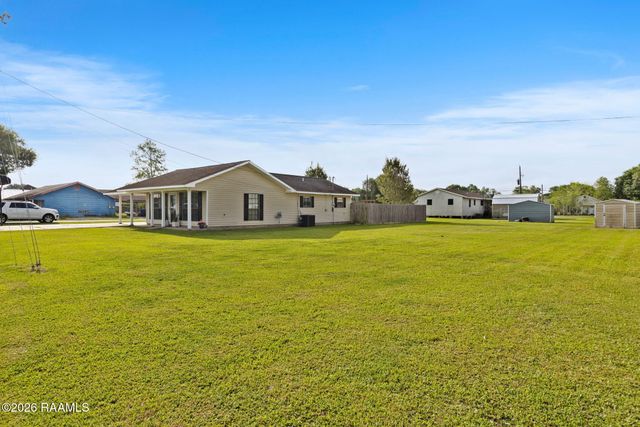 1608 E B North Street, Rayne, LA 70578