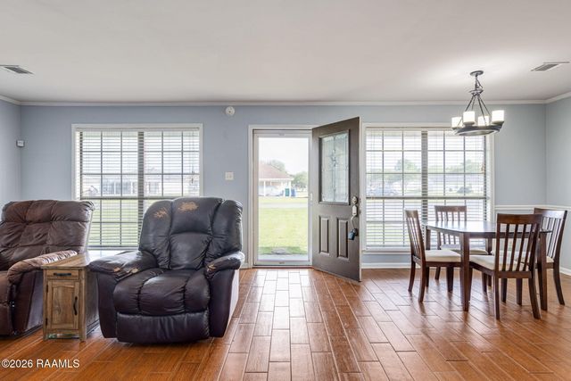 1608 E B North Street, Rayne, LA 70578