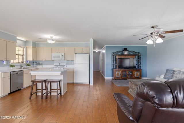 1608 E B North Street, Rayne, LA 70578