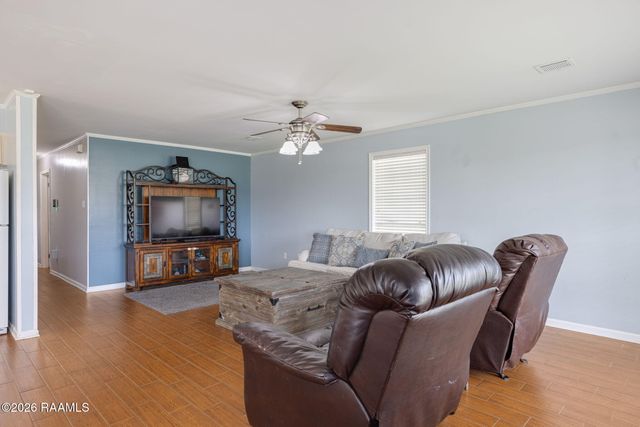 1608 E B North Street, Rayne, LA 70578