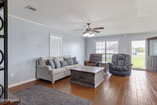 1608 E B North Street, Rayne, LA 70578