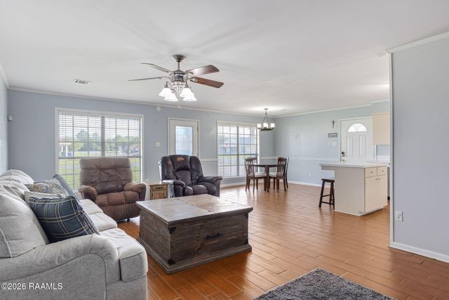 1608 E B North Street, Rayne, LA 70578