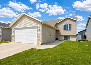 3831 32nd Street S, Moorhead, MN 56560