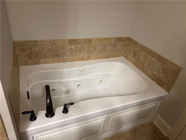 1119 Heritage Path Lane, Winston-salem, NC 27103
