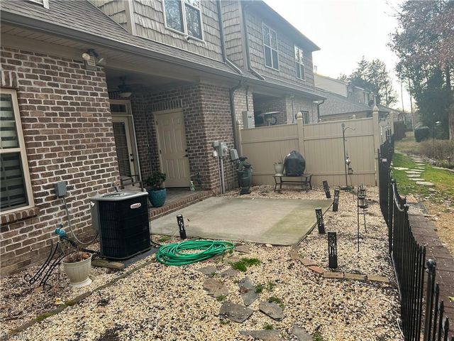 1119 Heritage Path Lane, Winston-salem, NC 27103
