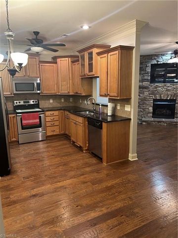 1119 Heritage Path Lane, Winston-salem, NC 27103