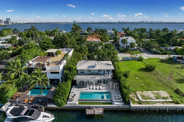 1300 S Venetian Way, Miami, FL 33139