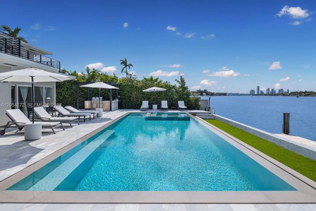 1300 S Venetian Way, Miami, FL 33139