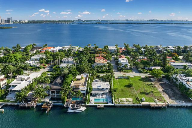 1300 S Venetian Way, Miami, FL 33139