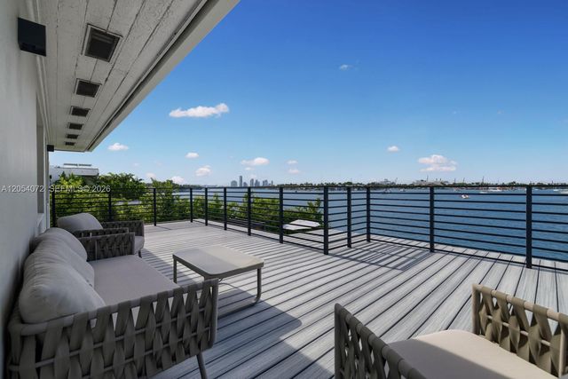 1300 S Venetian Way, Miami, FL 33139