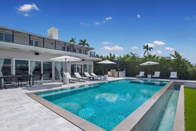 1300 S Venetian Way, Miami, FL 33139