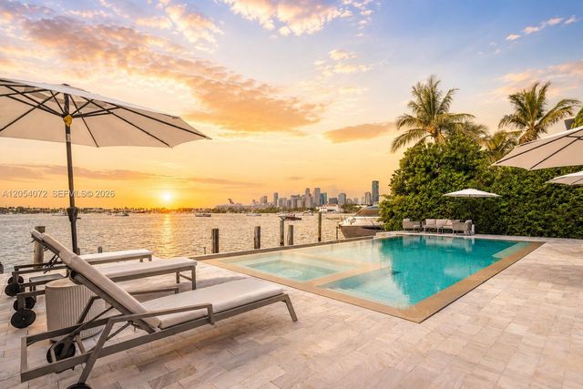 1300 S Venetian Way, Miami, FL 33139