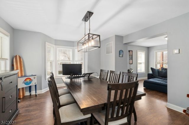 33 Woodside Ave, Newton Town, NJ 07860