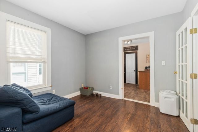 33 Woodside Ave, Newton Town, NJ 07860