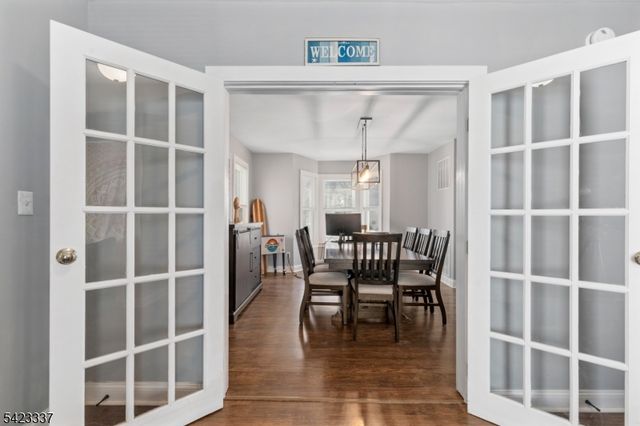 33 Woodside Ave, Newton Town, NJ 07860