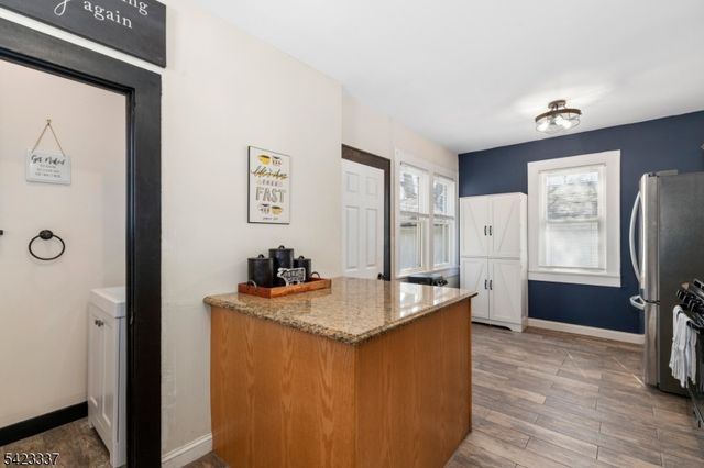 33 Woodside Ave, Newton Town, NJ 07860