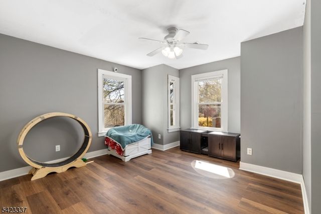 33 Woodside Ave, Newton Town, NJ 07860