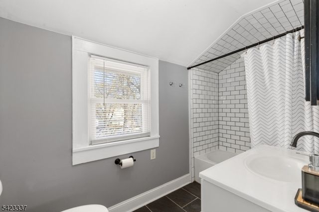 33 Woodside Ave, Newton Town, NJ 07860