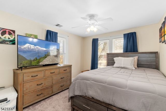 33 Woodside Ave, Newton Town, NJ 07860