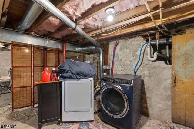 33 Woodside Ave, Newton Town, NJ 07860