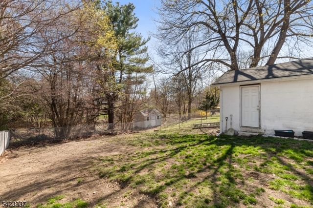 33 Woodside Ave, Newton Town, NJ 07860