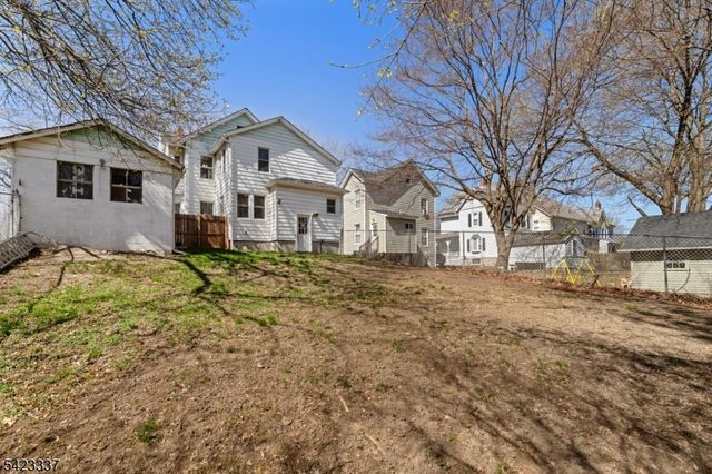 33 Woodside Ave, Newton Town, NJ 07860