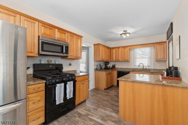 33 Woodside Ave, Newton Town, NJ 07860