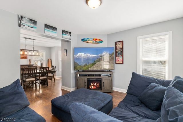 33 Woodside Ave, Newton Town, NJ 07860