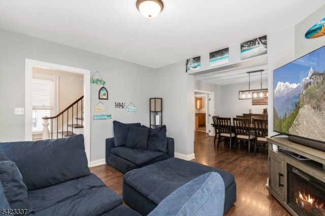 33 Woodside Ave, Newton Town, NJ 07860