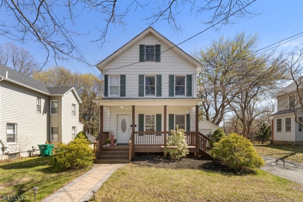 33 Woodside Ave, Newton Town, NJ 07860