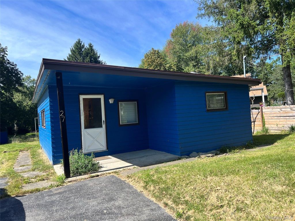 27 E Dorsey Lane, Poughkeepsie, NY 12601