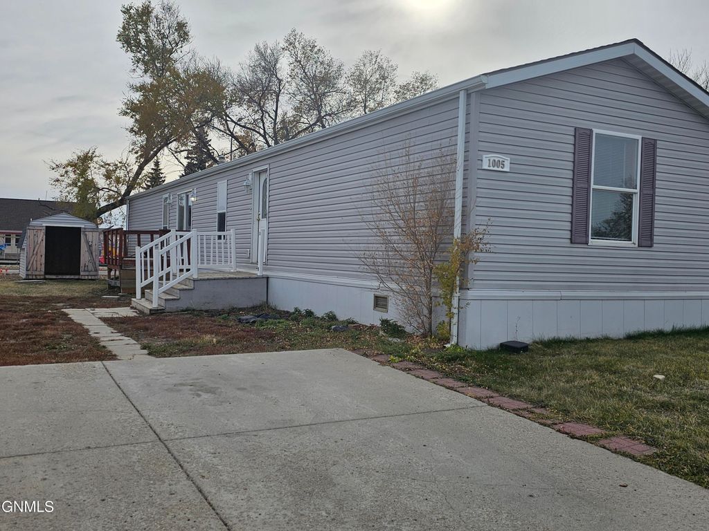 1005 27th Street W, Williston, ND 58801