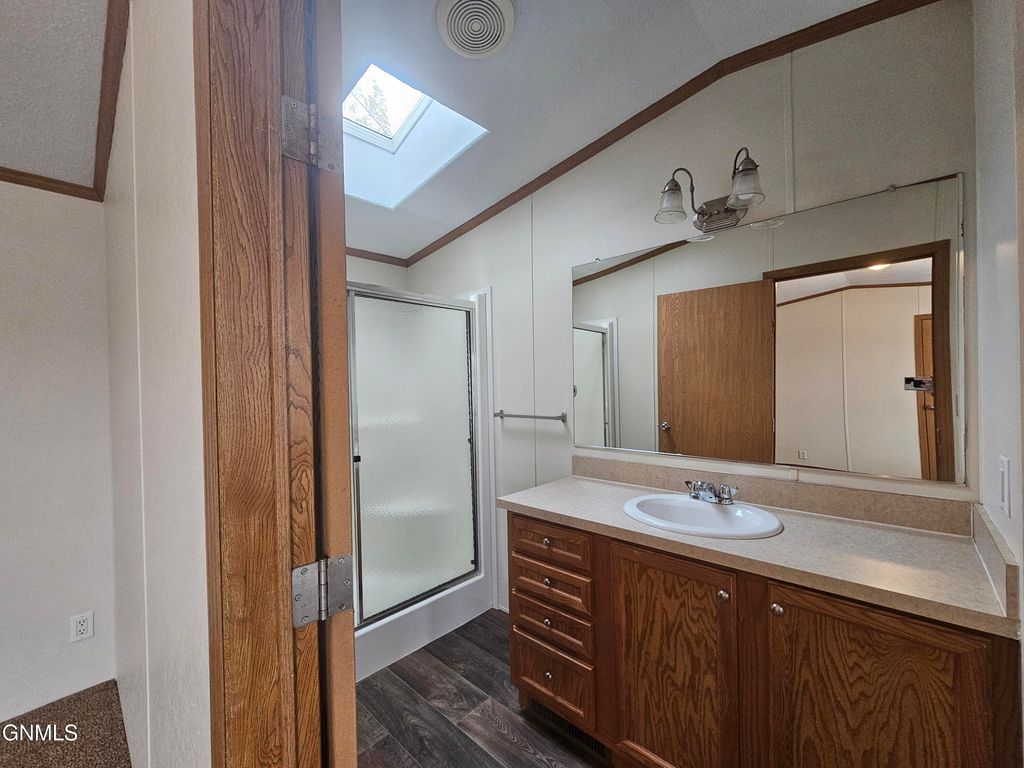 1005 27th Street W, Williston, ND 58801 photo 10