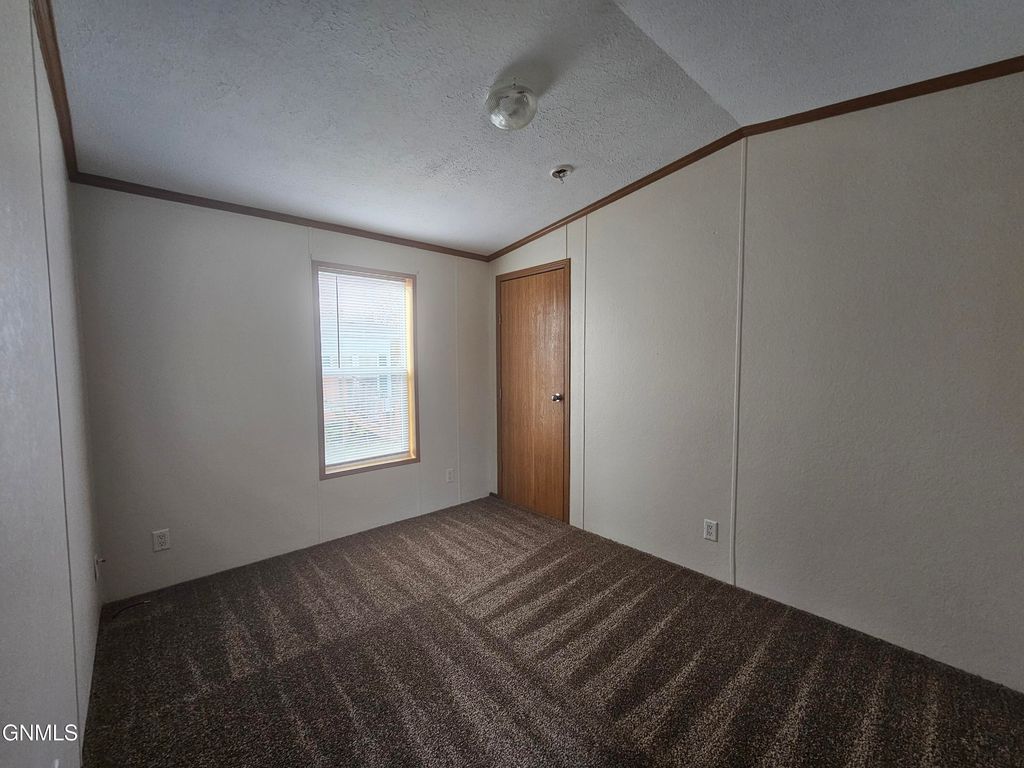 1005 27th Street W, Williston, ND 58801 photo 12