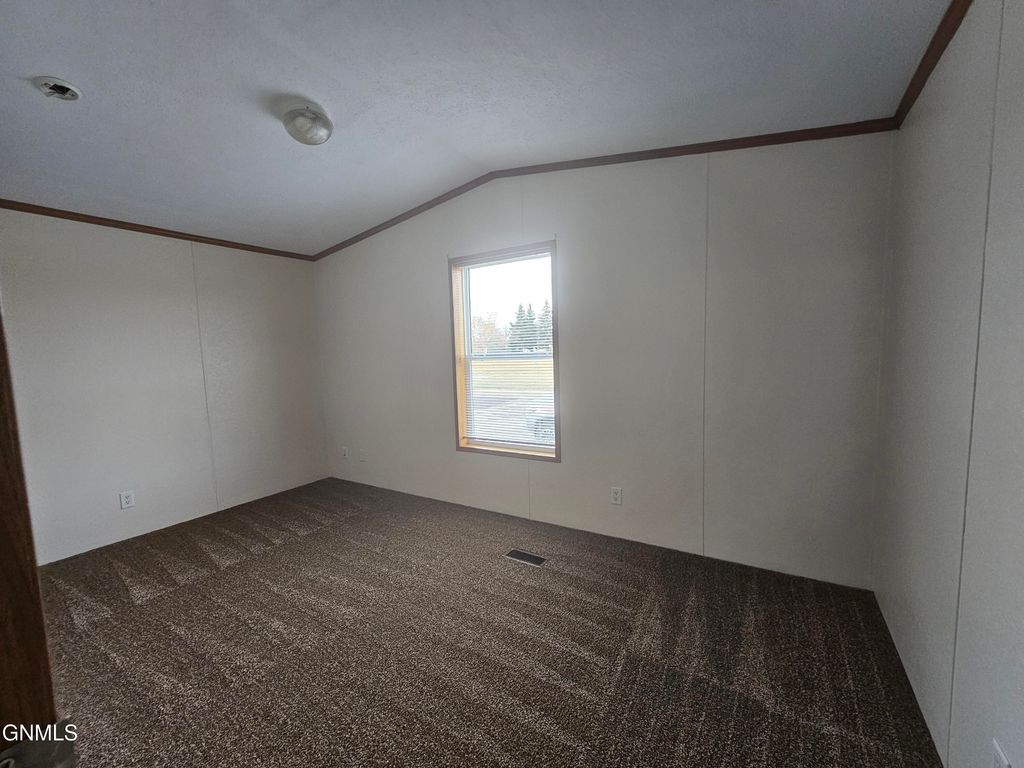 1005 27th Street W, Williston, ND 58801 photo 13