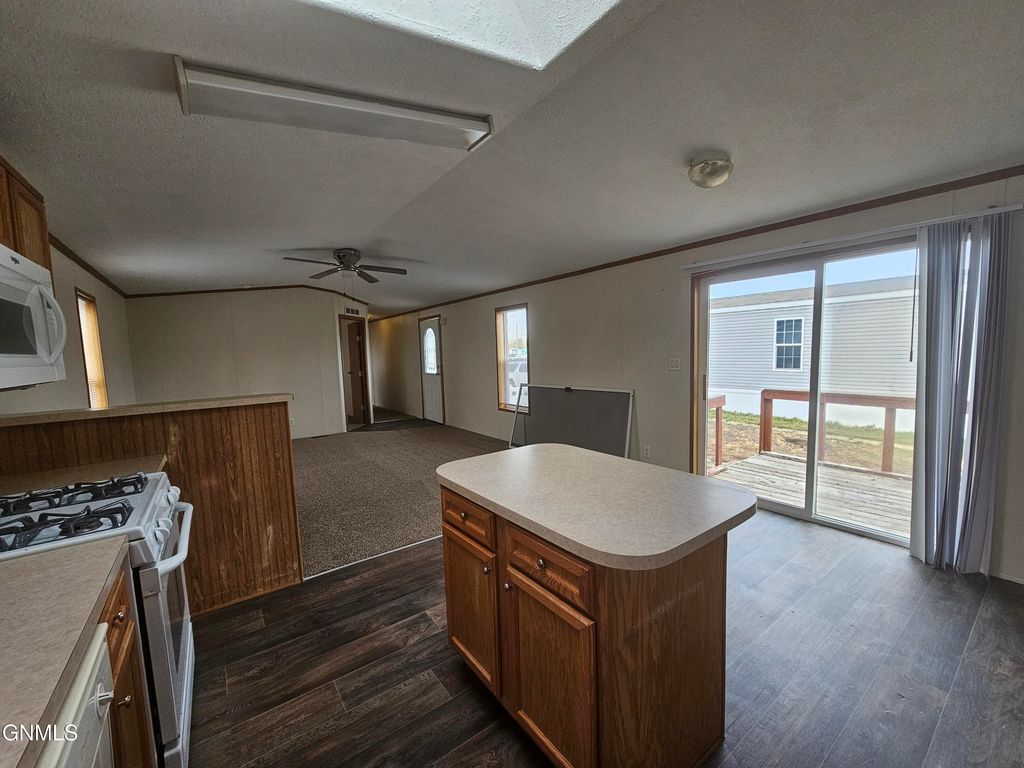1005 27th Street W, Williston, ND 58801 photo 7
