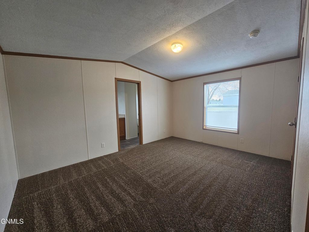 1005 27th Street W, Williston, ND 58801 photo 8