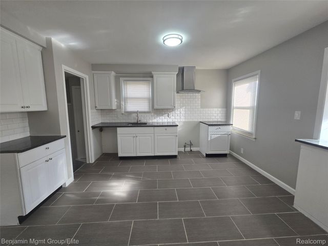 1590 Mill Street, Lincoln Park, MI 48146