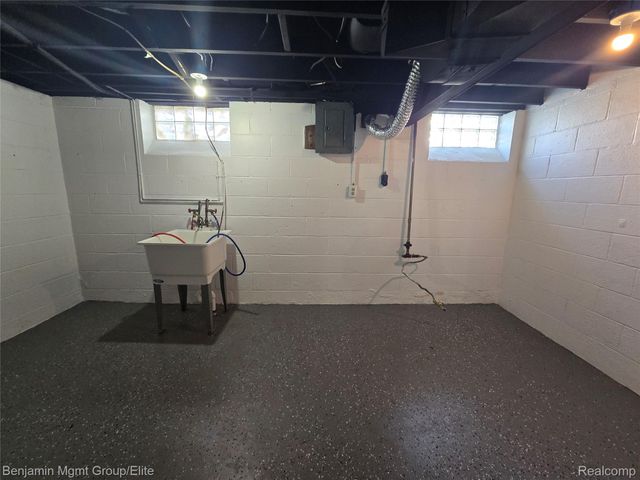 1590 Mill Street, Lincoln Park, MI 48146