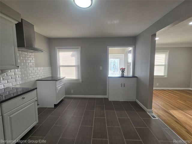 1590 Mill Street, Lincoln Park, MI 48146