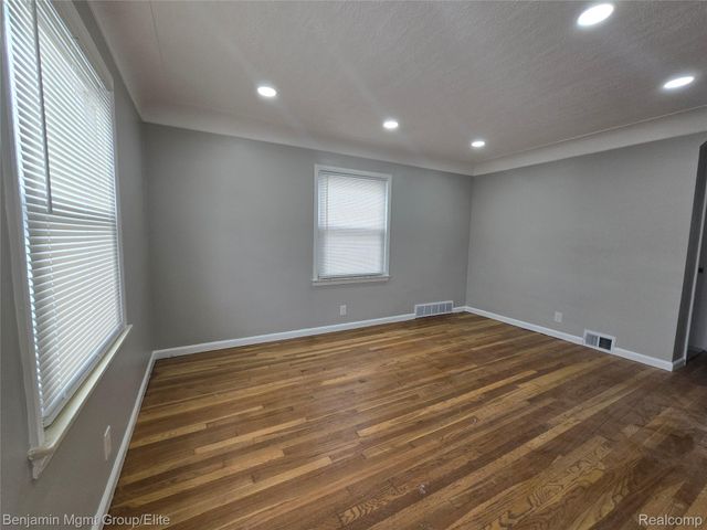 1590 Mill Street, Lincoln Park, MI 48146