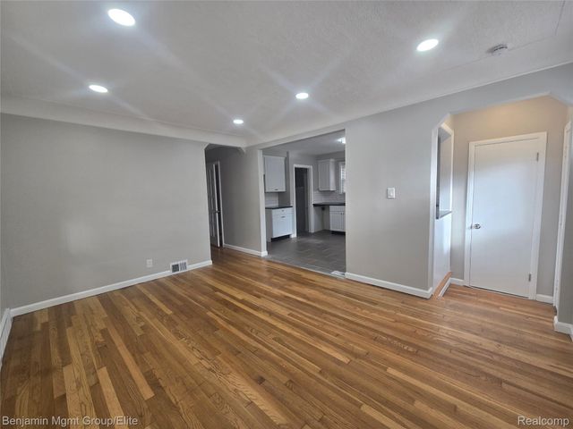 1590 Mill Street, Lincoln Park, MI 48146