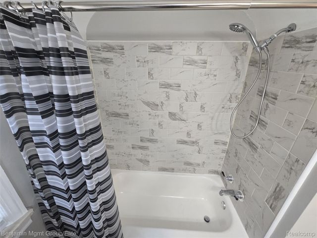 1590 Mill Street, Lincoln Park, MI 48146