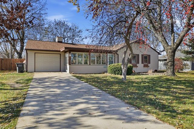 915 Parkview LANE, Mukwonago, WI 53149