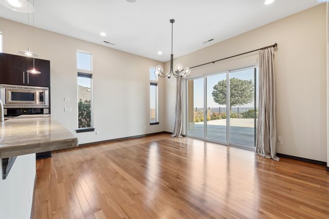 1352 Westgate Way, Richland, WA 99352