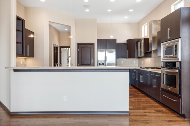 1352 Westgate Way, Richland, WA 99352