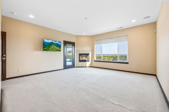 1352 Westgate Way, Richland, WA 99352