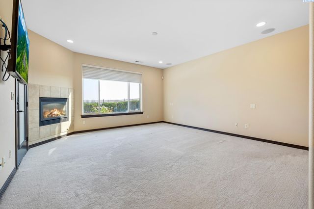 1352 Westgate Way, Richland, WA 99352